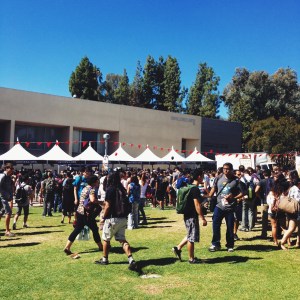 Yesterday was one of my university's annual fall events. Everyone lines up for free hot dogs, chips, drinks and ice cream. Predictably, it's a zoo. But it was a beautiful day, and people are happy about the free lunch. 